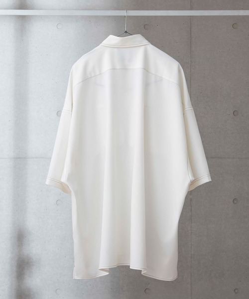 anown(アノン)の「<新色追加>シャイニーステッチオーバーサイズ半袖シャツ【ファッションインフルエンサー tai×anown 限定コラボ】(シャツ/ブラウス・メンズ・ホワイト/ブラック/グレー系その他/ライトインディゴブルー・M/L)」の9枚目の写真