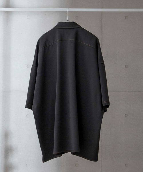 anown(アノン)の「<新色追加>シャイニーステッチオーバーサイズ半袖シャツ【ファッションインフルエンサー tai×anown 限定コラボ】(シャツ/ブラウス・メンズ・ホワイト/ブラック/グレー系その他/ライトインディゴブルー・M/L)」の11枚目の写真