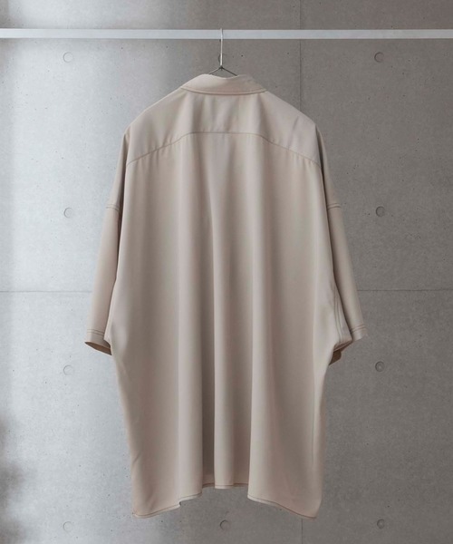 anown(アノン)の「<新色追加>シャイニーステッチオーバーサイズ半袖シャツ【ファッションインフルエンサー tai×anown 限定コラボ】(シャツ/ブラウス・メンズ・ホワイト/ブラック/グレー系その他/ライトインディゴブルー・M/L)」の13枚目の写真