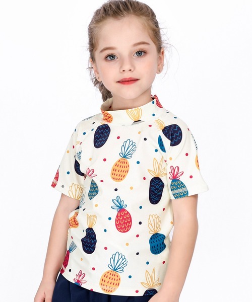 TeddyShop（テディショップ）の「キッズ水着 カラフル半袖ラッシュガードトップス（ラッシュガード・キッズ・ブラック/ネイビー/イエロー/ドット/ホワイト/ホワイト×ピンク/グレー/ライトブルー・100cm/130cm/150cm/110cm/120cm/140cm）」の7枚目の写真