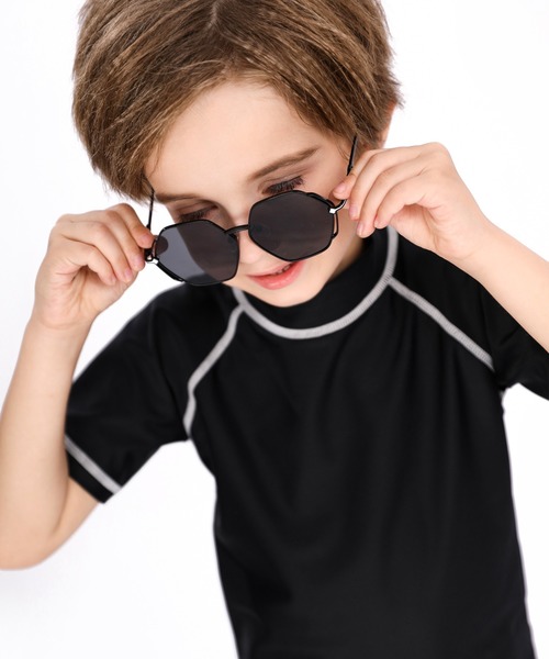 TeddyShop（テディショップ）の「キッズ水着 カラフル半袖ラッシュガードトップス（ラッシュガード・キッズ・ブラック/ネイビー/イエロー/ドット/ホワイト/ホワイト×ピンク/グレー/ライトブルー・100cm/130cm/150cm/110cm/120cm/140cm）」の14枚目の写真