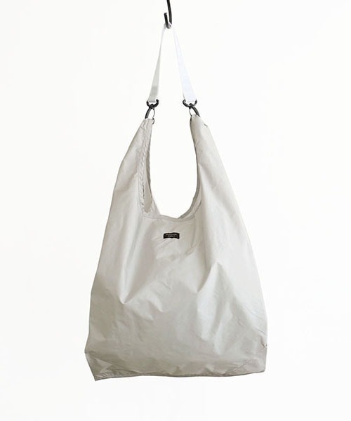 STANDARD SUPPLY(スタンダードサプライ)の「スタンダードサプライ / REGII レジー / SUPER スーパー(トートバッグ・レディース・ブラック×ホワイト/ブラック×ブラック/ライトグレー/チョコ/グレイッシュベージュ/カーキ/ネイビー/サックスブルー/イエロー/ピンク/ダークグレー/ホワイト/ライトベージュ/ブルー/オレンジ・FREE)」の5枚目の写真