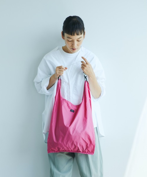 STANDARD SUPPLY(スタンダードサプライ)の「スタンダードサプライ / REGII レジー / SUPER スーパー(トートバッグ・レディース・ブラック×ホワイト/ブラック×ブラック/ライトグレー/チョコ/グレイッシュベージュ/カーキ/ネイビー/サックスブルー/イエロー/ピンク/ダークグレー/ホワイト/ライトベージュ/ブルー/オレンジ・FREE)」の16枚目の写真