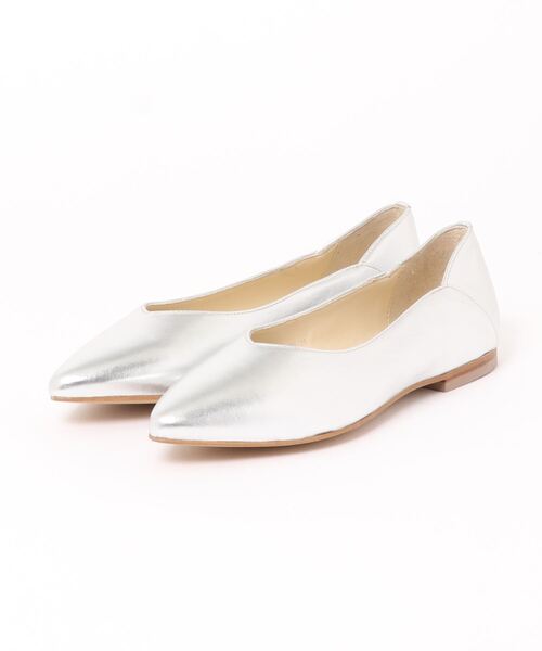 Au BANNISTER(オゥバニスター)の「【販売店舗限定】Vカットフラットパンプス(パンプス・レディース・ブラック/グレー/ブロンズ/シルバー/オフホワイト・38/39/35/36/37)」の4枚目の写真