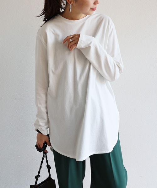 andme(アンドミー)の「コットン長袖ラウンドヘムTシャツ チュニック(Tシャツ/カットソー・レディース・ブラック/ベージュ/オフホワイト・M)」の2枚目の写真