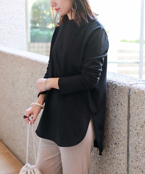 andme(アンドミー)の「コットン長袖ラウンドヘムTシャツ チュニック(Tシャツ/カットソー・レディース・ブラック/ベージュ/オフホワイト・M)」の1枚目の写真