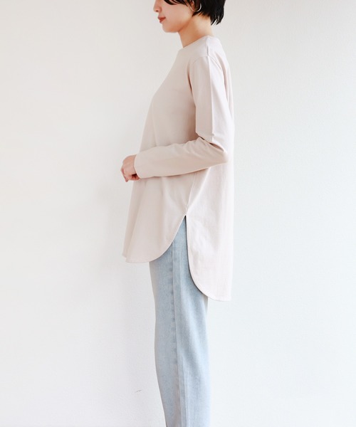 andme(アンドミー)の「コットン長袖ラウンドヘムTシャツ チュニック(Tシャツ/カットソー・レディース・ブラック/ベージュ/オフホワイト・M)」の11枚目の写真