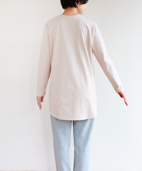 andme(アンドミー)の「コットン長袖ラウンドヘムTシャツ チュニック(Tシャツ/カットソー・レディース・ブラック/ベージュ/オフホワイト・M)」の12枚目の写真