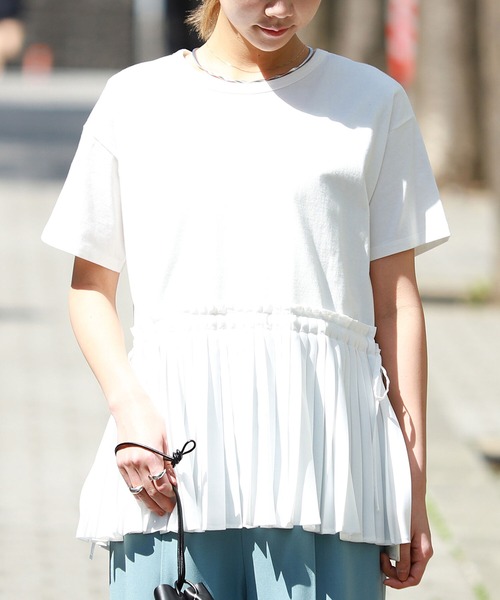 Ray BEAMS（レイビームス）の「Ray BEAMS / プリーツ キリカエ ハーフスリーブ Tシャツ（Tシャツ/カットソー・レディース・ホワイト/ブラック/ダークブラウン・ONE SIZE）」の6枚目の写真