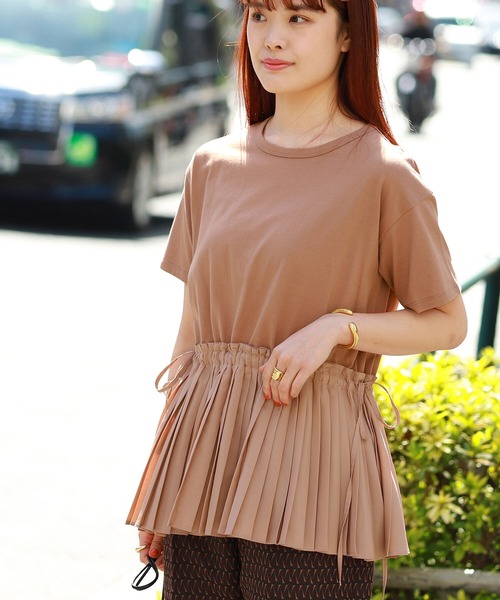 Ray BEAMS（レイビームス）の「Ray BEAMS / プリーツ キリカエ ハーフスリーブ Tシャツ（Tシャツ/カットソー・レディース・ホワイト/ブラック/ダークブラウン・ONE SIZE）」の4枚目の写真