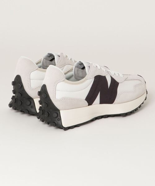 NEW BALANCE（ニューバランス）の「MS327（スニーカー・メンズ・ホワイト/ベージュ・27.5cm/25.0cm/24.5cm/23.5cm/29.0cm/26.0cm/28.5cm/27.0cm/23.0cm/26.5cm/28.0cm/22.5cm/24.0cm/25.5cm）」の3枚目の写真