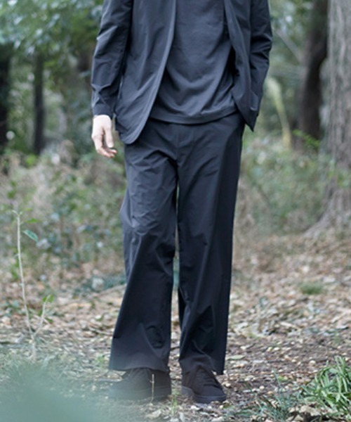 CHRONE（クロネ）の「CHRONE borderless straight trousers -male-（スラックス・メンズ・ブラック/ベージュ/ネイビー・S/M/L）」の2枚目の写真