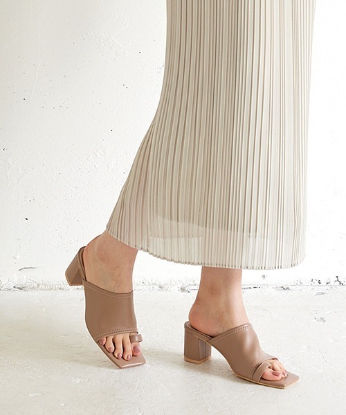 JELLY BEANS（ジェリービーンズ）の「トング太ヒールミュール(210-30304)JELLY BEANS(ジェリービーンズ)（サンダル・レディース・ホワイト/ブラック/グレイッシュベージュ・S/M/L）」の3枚目の写真