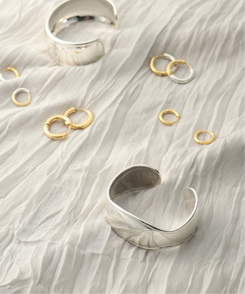 VERMEIL par iena（ヴェルメイユパーイエナ）の「【LAVER/ラバー】CURUE バングル（バングル/リストバンド・レディース・シルバー・FREE）」の2枚目の写真