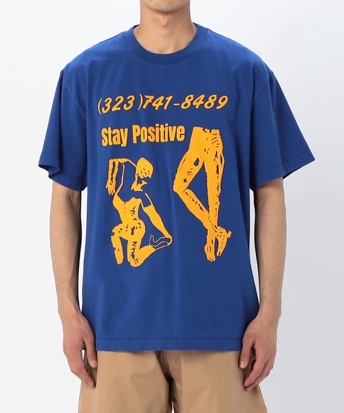 VIRGIL NORMAL（ヴァージルノーマル）の「【VIRGIL NORMAL】プリントＴシャツ STAY POSITIVE MEN（Tシャツ/カットソー・メンズ・ネイビー・LARGE/MEDIUM）」の4枚目の写真