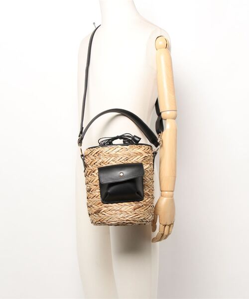 Te chichi(テチチ)の「雑材ポケットバッグ(かごバッグ・レディース・ブラック/オレンジ/ブラウン・フリ-)」の4枚目の写真