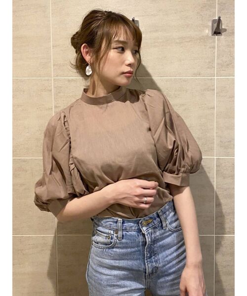 dazzlin（ダズリン）の「ギャザータックハーフスリーブブラウス（シャツ/ブラウス・レディース・オフホワイト/ブルー/ブラウン・FREE）」の4枚目の写真