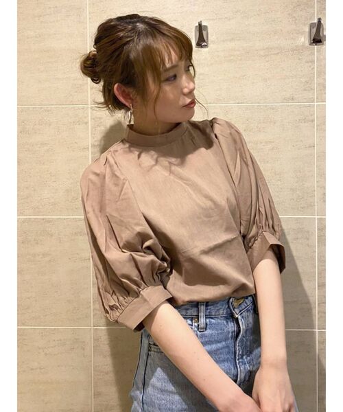 dazzlin（ダズリン）の「ギャザータックハーフスリーブブラウス（シャツ/ブラウス・レディース・オフホワイト/ブルー/ブラウン・FREE）」の11枚目の写真