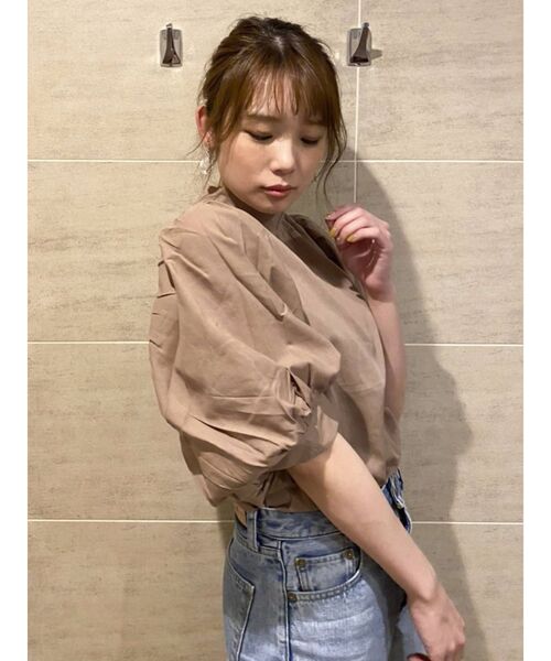 dazzlin（ダズリン）の「ギャザータックハーフスリーブブラウス（シャツ/ブラウス・レディース・オフホワイト/ブルー/ブラウン・FREE）」の8枚目の写真