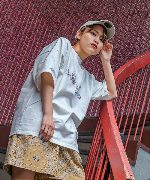 SIDEWAY STANCE（サイドウェイスタンス）の「【SIDEWAY STANCE】フラワー ロゴプリント 半袖Tシャツ（Tシャツ/カットソー・メンズ・ブラック/ホワイト・LARGE/MEDIUM/X-LARGE）」の3枚目の写真