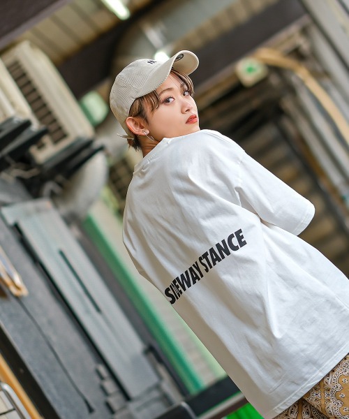 SIDEWAY STANCE（サイドウェイスタンス）の「【SIDEWAY STANCE】フラワー ロゴプリント 半袖Tシャツ（Tシャツ/カットソー・メンズ・ブラック/ホワイト・LARGE/MEDIUM/X-LARGE）」の4枚目の写真