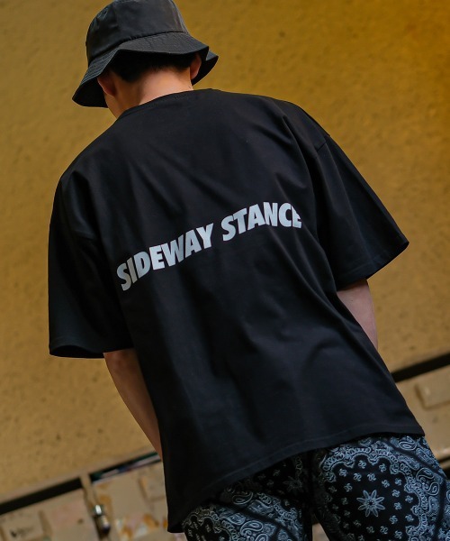 SIDEWAY STANCE（サイドウェイスタンス）の「【SIDEWAY STANCE】フラワー ロゴプリント 半袖Tシャツ（Tシャツ/カットソー・メンズ・ブラック/ホワイト・LARGE/MEDIUM/X-LARGE）」の5枚目の写真