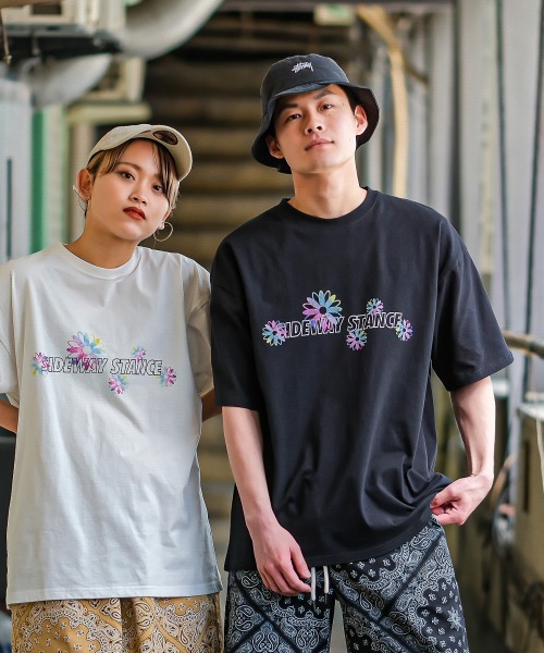 SIDEWAY STANCE（サイドウェイスタンス）の「【SIDEWAY STANCE】フラワー ロゴプリント 半袖Tシャツ（Tシャツ/カットソー・メンズ・ブラック/ホワイト・LARGE/MEDIUM/X-LARGE）」の7枚目の写真