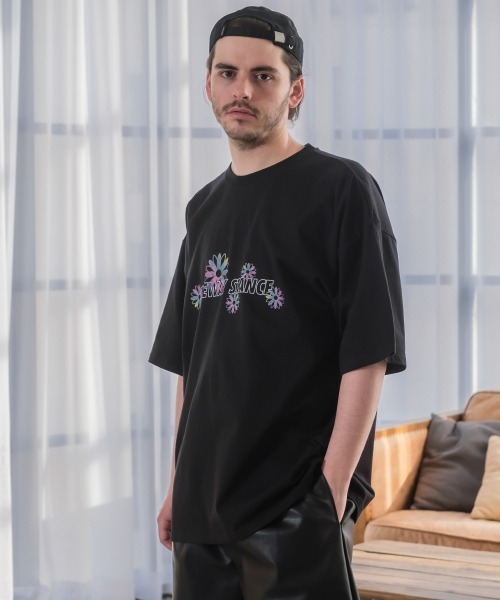 SIDEWAY STANCE（サイドウェイスタンス）の「【SIDEWAY STANCE】フラワー ロゴプリント 半袖Tシャツ（Tシャツ/カットソー・メンズ・ブラック/ホワイト・LARGE/MEDIUM/X-LARGE）」の18枚目の写真