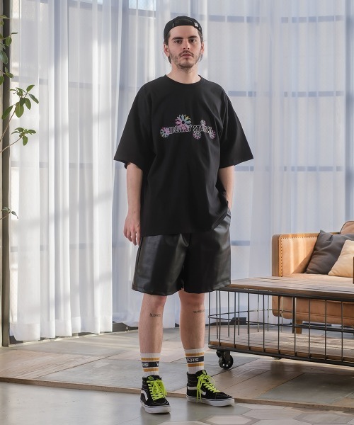 SIDEWAY STANCE（サイドウェイスタンス）の「【SIDEWAY STANCE】フラワー ロゴプリント 半袖Tシャツ（Tシャツ/カットソー・メンズ・ブラック/ホワイト・LARGE/MEDIUM/X-LARGE）」の20枚目の写真