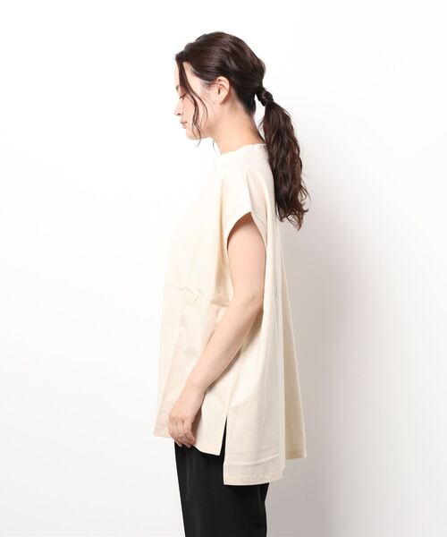 KOBE LETTUCE(コウベレタス)の「クルーネックフレアトップス(Tシャツ/カットソー・レディース・ブラック/ミント/ライトベージュ・FREE)」の4枚目の写真