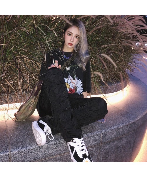 SAD REBORN DOLLS（サッドリボーンドルズ）の「『SALUTE/サルーテ』Washed Flower Vintage Tee by SALUTE/ウォッシュド フラワー ヴィンテージ加工 Tシャツ カットソー（Tシャツ/カットソー・メンズ・チャコールグレー/パープル・M）」の6枚目の写真