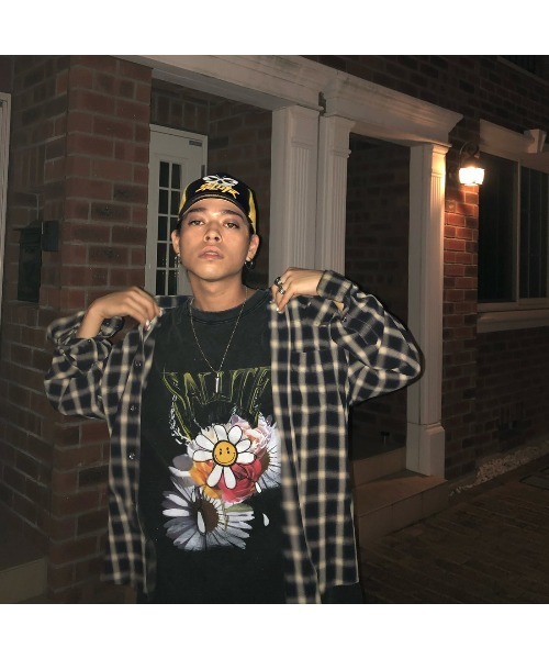 SAD REBORN DOLLS（サッドリボーンドルズ）の「『SALUTE/サルーテ』Washed Flower Vintage Tee by SALUTE/ウォッシュド フラワー ヴィンテージ加工 Tシャツ カットソー（Tシャツ/カットソー・メンズ・チャコールグレー/パープル・M）」の5枚目の写真