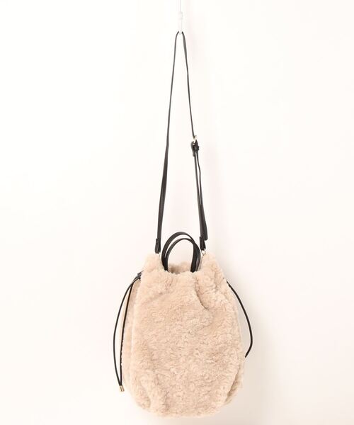 CAPRICIEUX LE'MAGE（カプリシューレマージュ）の「ぷっくりエコファーバッグ（ショルダーバッグ・レディース・アイボリー/グレー・FREE）」の3枚目の写真