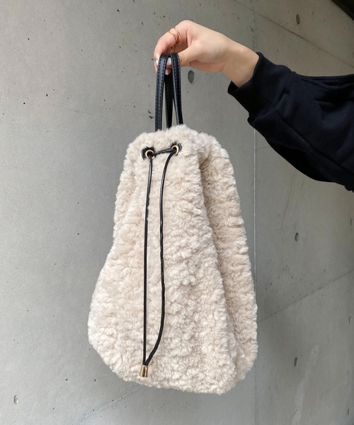 CAPRICIEUX LE'MAGE（カプリシューレマージュ）の「ぷっくりエコファーバッグ（ショルダーバッグ・レディース・アイボリー/グレー・FREE）」の8枚目の写真