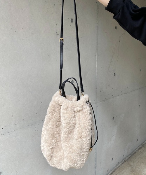 CAPRICIEUX LE'MAGE（カプリシューレマージュ）の「ぷっくりエコファーバッグ（ショルダーバッグ・レディース・アイボリー/グレー・FREE）」の9枚目の写真