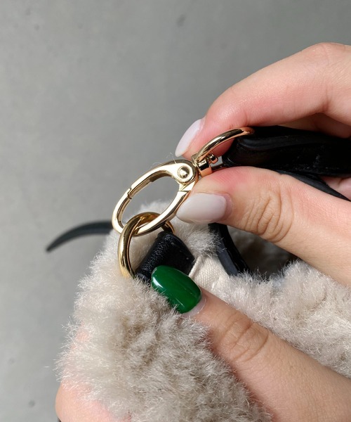 CAPRICIEUX LE'MAGE（カプリシューレマージュ）の「ぷっくりエコファーバッグ（ショルダーバッグ・レディース・アイボリー/グレー・FREE）」の12枚目の写真