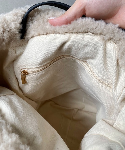 CAPRICIEUX LE'MAGE（カプリシューレマージュ）の「ぷっくりエコファーバッグ（ショルダーバッグ・レディース・アイボリー/グレー・FREE）」の14枚目の写真