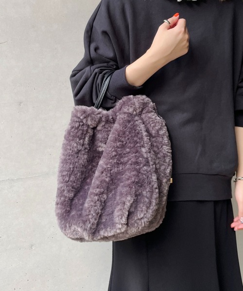 CAPRICIEUX LE'MAGE（カプリシューレマージュ）の「ぷっくりエコファーバッグ（ショルダーバッグ・レディース・アイボリー/グレー・FREE）」の17枚目の写真