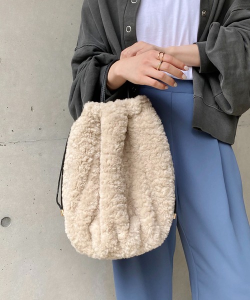 CAPRICIEUX LE'MAGE（カプリシューレマージュ）の「ぷっくりエコファーバッグ（ショルダーバッグ・レディース・アイボリー/グレー・FREE）」の15枚目の写真