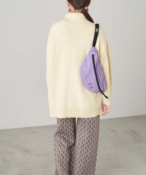 Chaco closet(チャコ クローゼット)の「ランダムケーブル編みタートルネックニット(ニット/セーター・レディース・ベージュ/アイボリー/グリーン/キャメル/パープル/カーキ・FREE)」の8枚目の写真