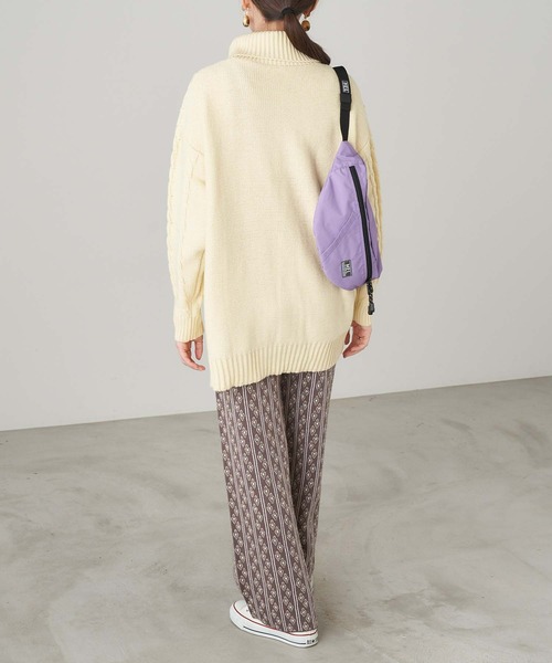 Chaco closet(チャコ クローゼット)の「ランダムケーブル編みタートルネックニット(ニット/セーター・レディース・ベージュ/アイボリー/グリーン/キャメル/パープル/カーキ・FREE)」の10枚目の写真