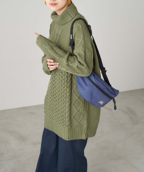 Chaco closet(チャコ クローゼット)の「ランダムケーブル編みタートルネックニット(ニット/セーター・レディース・ベージュ/アイボリー/グリーン/キャメル/パープル/カーキ・FREE)」の19枚目の写真
