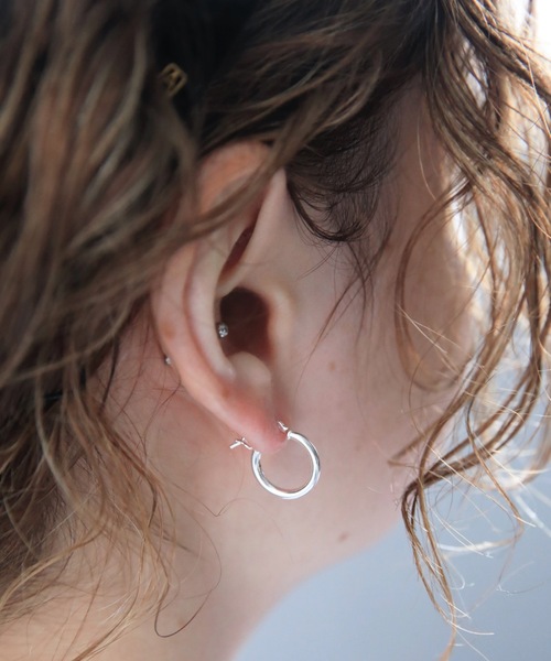 wiwa(ウィワ)の「wiwa:SILVER SMALL HOOP PIERCE スモール フープ ピアス(ピアス(両耳用)・レディース・シルバー/ゴールド・FREE)」の9枚目の写真