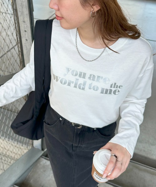 DISCOAT（ディスコート）の「【WEB限定】アメリカンロゴロングTシャツ（Tシャツ/カットソー・レディース・チャコールグレー/アイボリー/ホワイト×グリーン/ホワイト×ブラック/ピンク/ホワイト×ブルー/ホワイト系その他3/ホワイト×シルバー・FREE）」の6枚目の写真