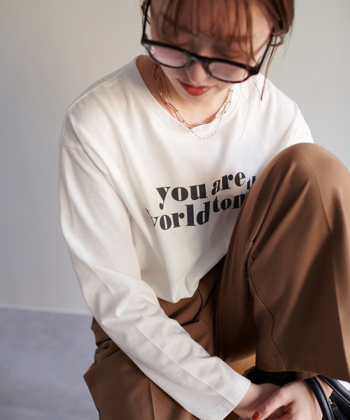 DISCOAT（ディスコート）の「【WEB限定】アメリカンロゴロングTシャツ（Tシャツ/カットソー・レディース・チャコールグレー/アイボリー/ホワイト×グリーン/ホワイト×ブラック/ピンク/ホワイト×ブルー/ホワイト系その他3/ホワイト×シルバー・FREE）」の18枚目の写真