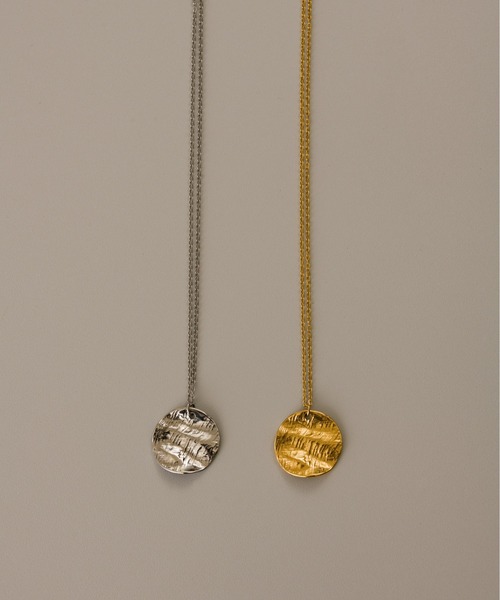 muku(ムク)の「金属アレルギー対応 スクラッチコインネックレス/ サージカルステンレス(ネックレス・レディース・シルバー/ゴールド・52/45)」の9枚目の写真