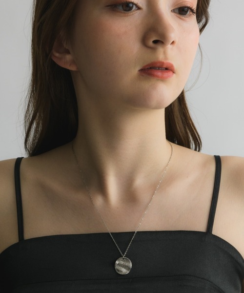 muku(ムク)の「金属アレルギー対応 スクラッチコインネックレス/ サージカルステンレス(ネックレス・レディース・シルバー/ゴールド・52/45)」の17枚目の写真