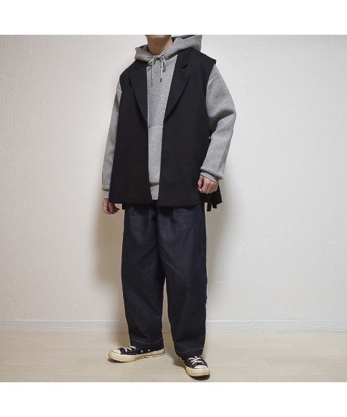 MinoriTY(マイノリティ)の「テーラード サイドスリット ベスト ジレ【MinoriTY×ファッションインフルエンサーたいがコラボ】(ベスト・メンズ・ベージュ/ブラック・L/M)」の6枚目の写真
