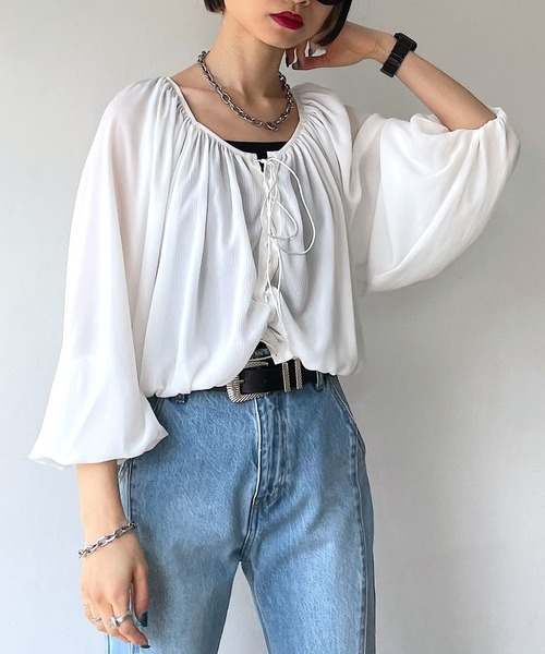 PAGEBOY(ページボーイ)の「クロップド2WAYブラウス(シャツ/ブラウス・レディース・ブラック/オフホワイト/ブルー/サックスブルー・FREE)」の2枚目の写真