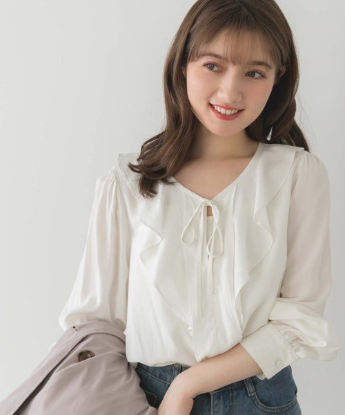 fifth(フィフス)の「レーヨンフリルカラーブラウス(シャツ/ブラウス・レディース・ホワイト/ブラック・M)」の4枚目の写真